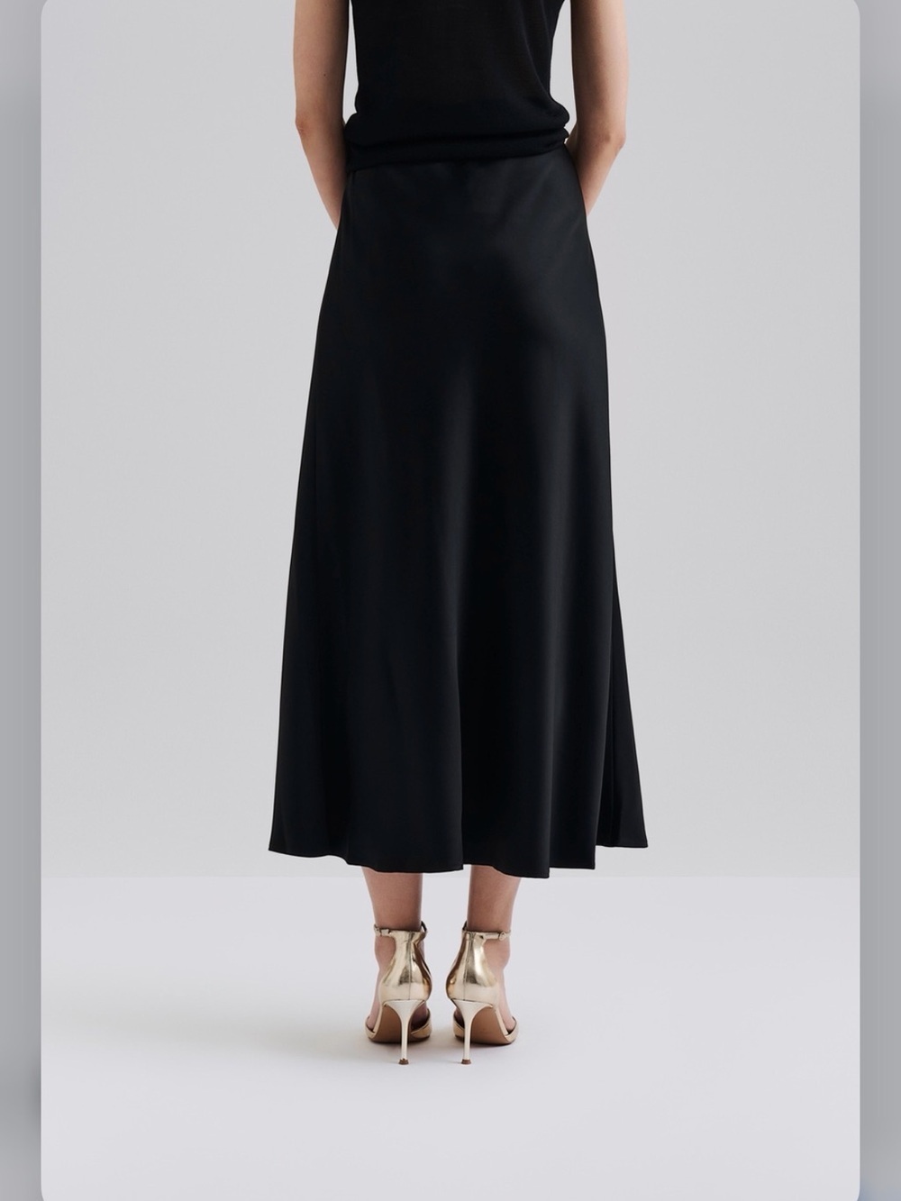 By Malina Elegant Black satin Maxi Skirt - Sleek High-Waist Silhouette size XL - Picture 4 of 4